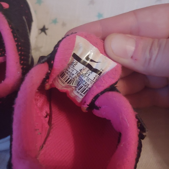 Nikes size 5c - Picture 3 of 5